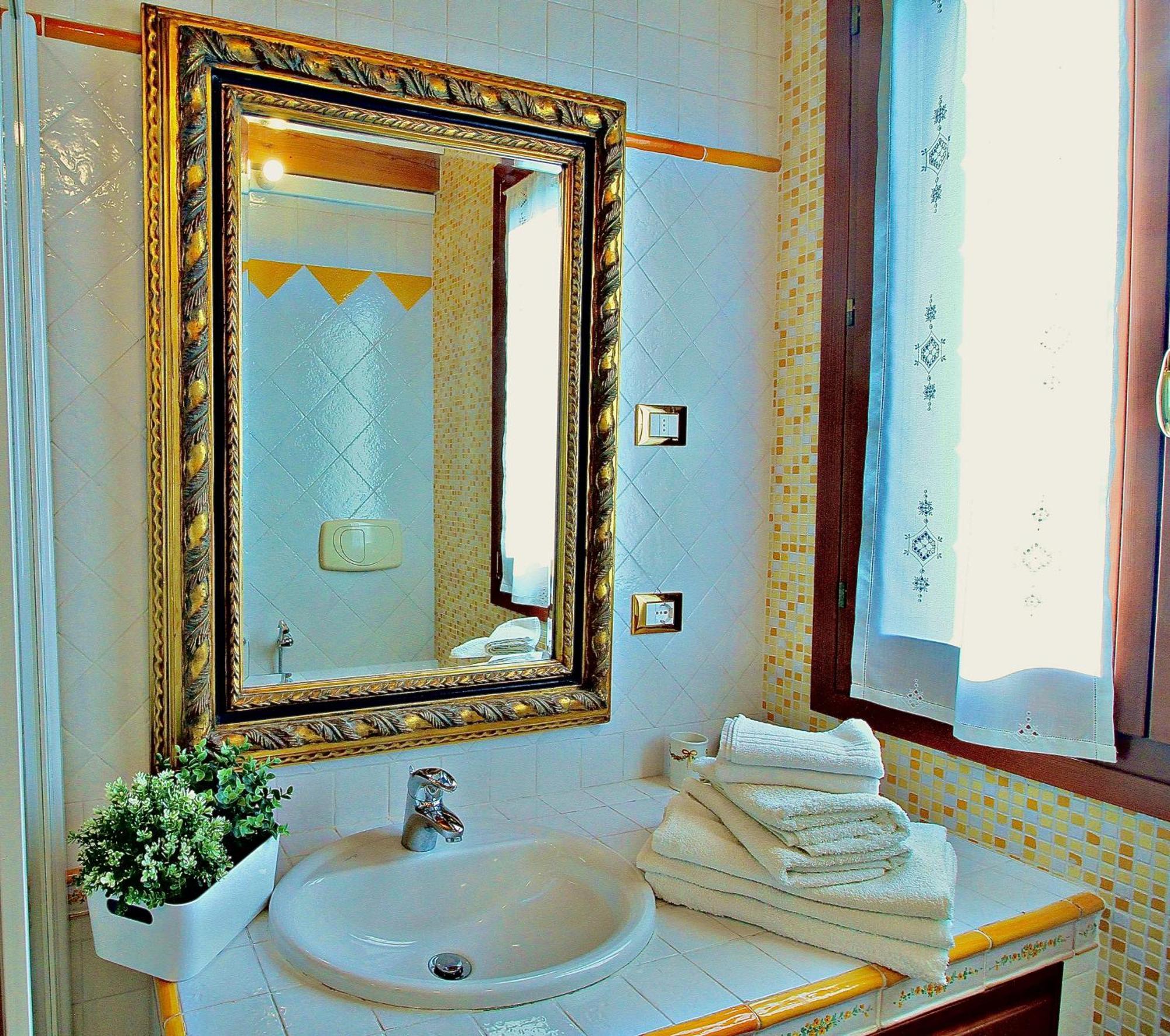 Ca' Leone - Regina Vittoria - Apartment With Pool Мира Екстериор снимка