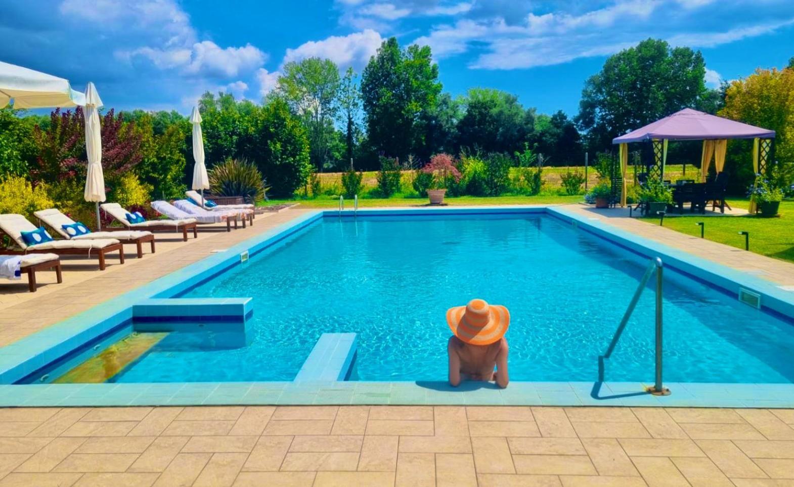 Ca' Leone - Regina Vittoria - Apartment With Pool Мира Екстериор снимка