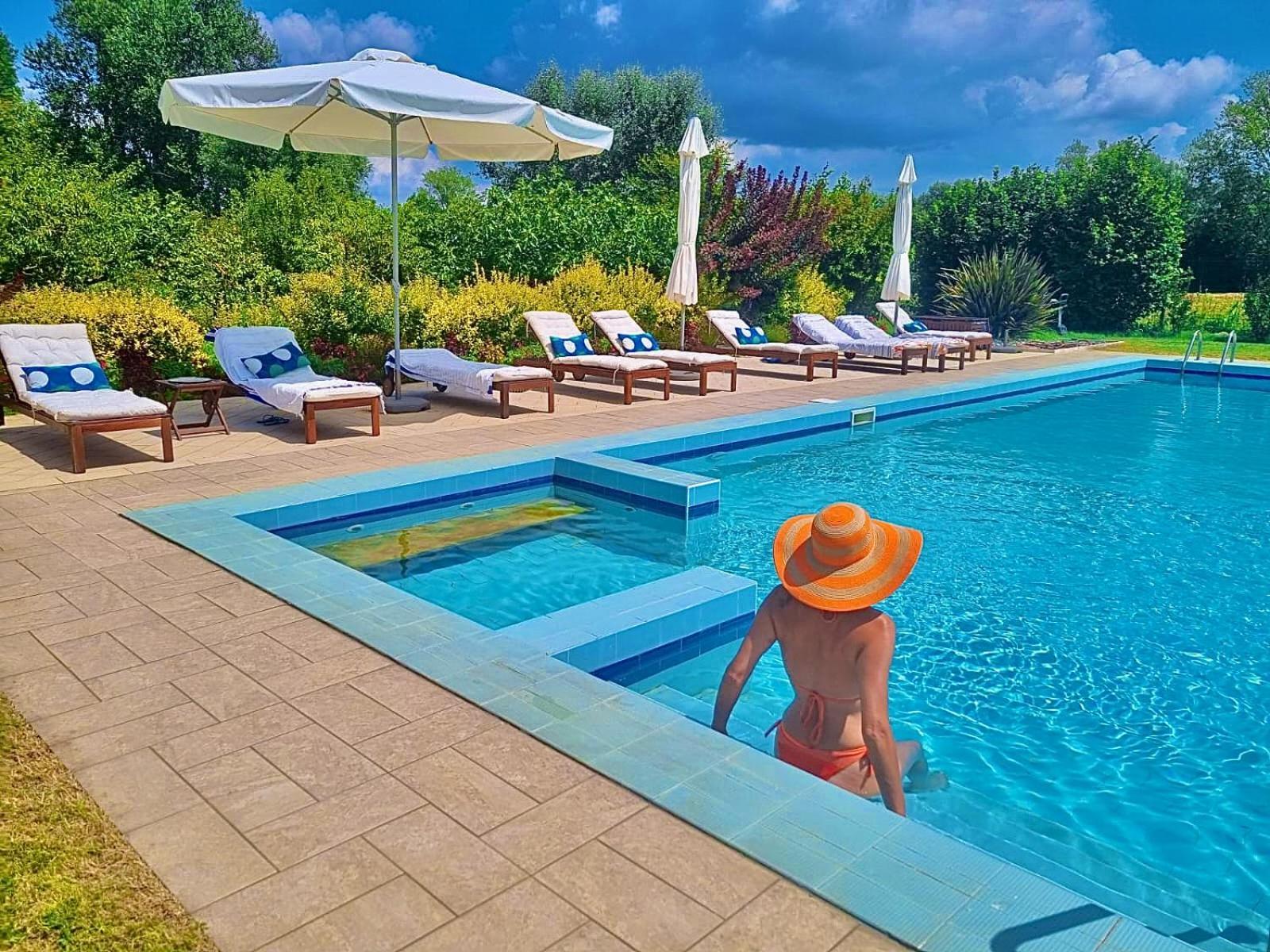 Ca' Leone - Regina Vittoria - Apartment With Pool Мира Екстериор снимка