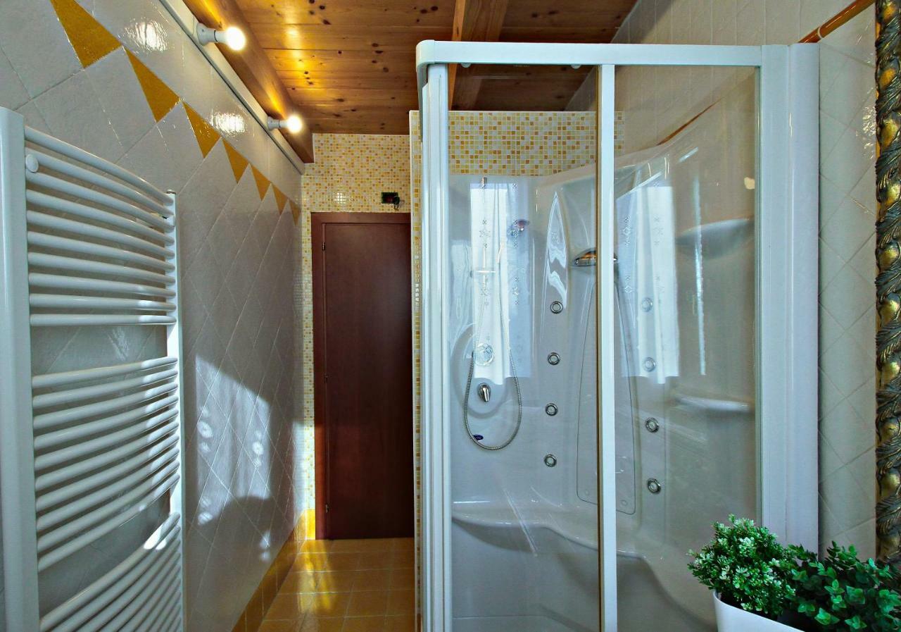 Ca' Leone - Regina Vittoria - Apartment With Pool Мира Екстериор снимка